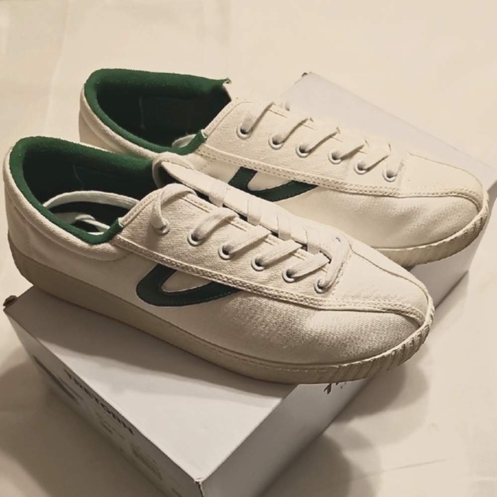 Womens Tretorn Nylite Classic White and Green Canvas Sneakers Size 9 Medium